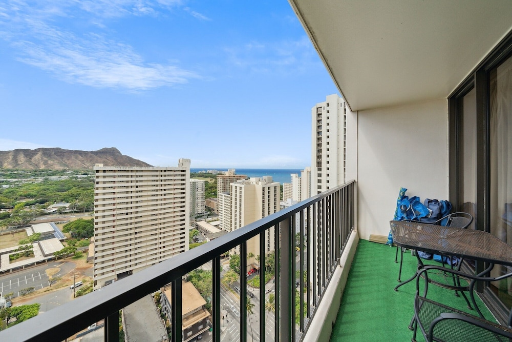 Tower 1 Suite 2705 Qqs - photo 15