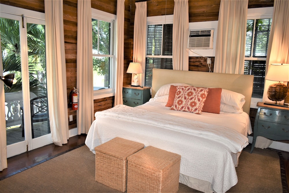 Simonton Court Historic Inn & Cottages - photo 15