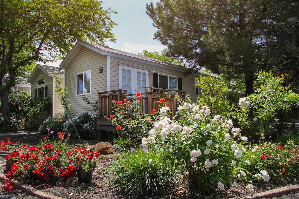 Arden Acres Executive Suites and Cottages - photo 34
