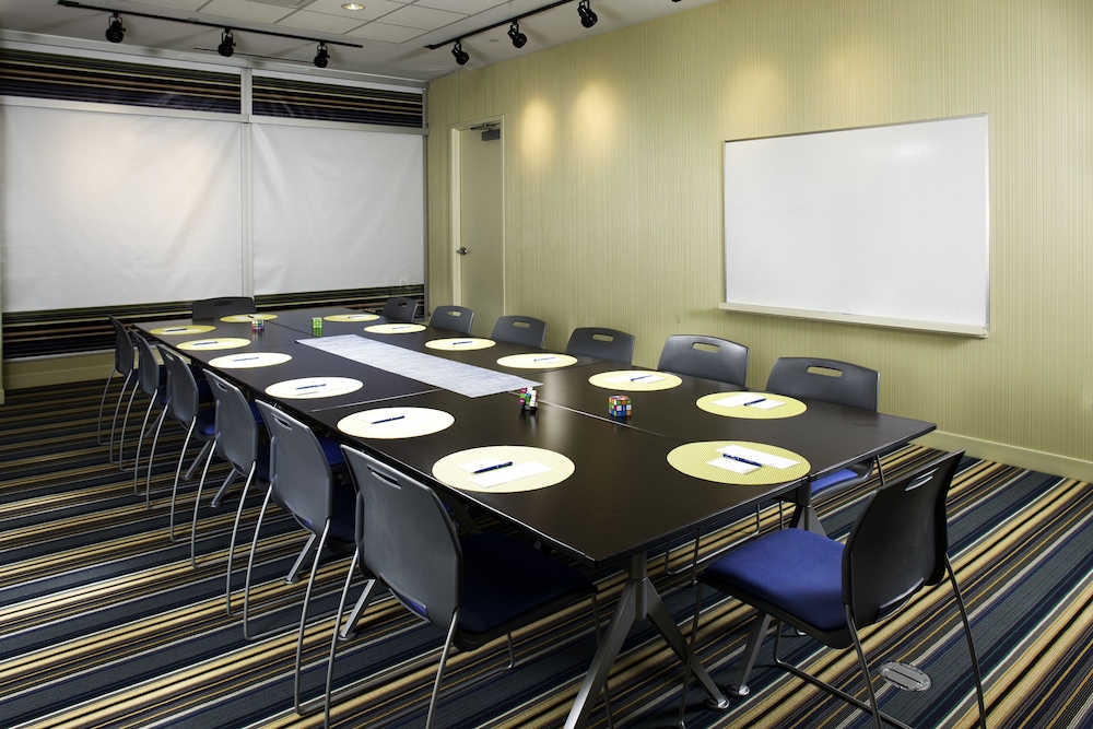 Aloft Cleveland Downtown - photo 13