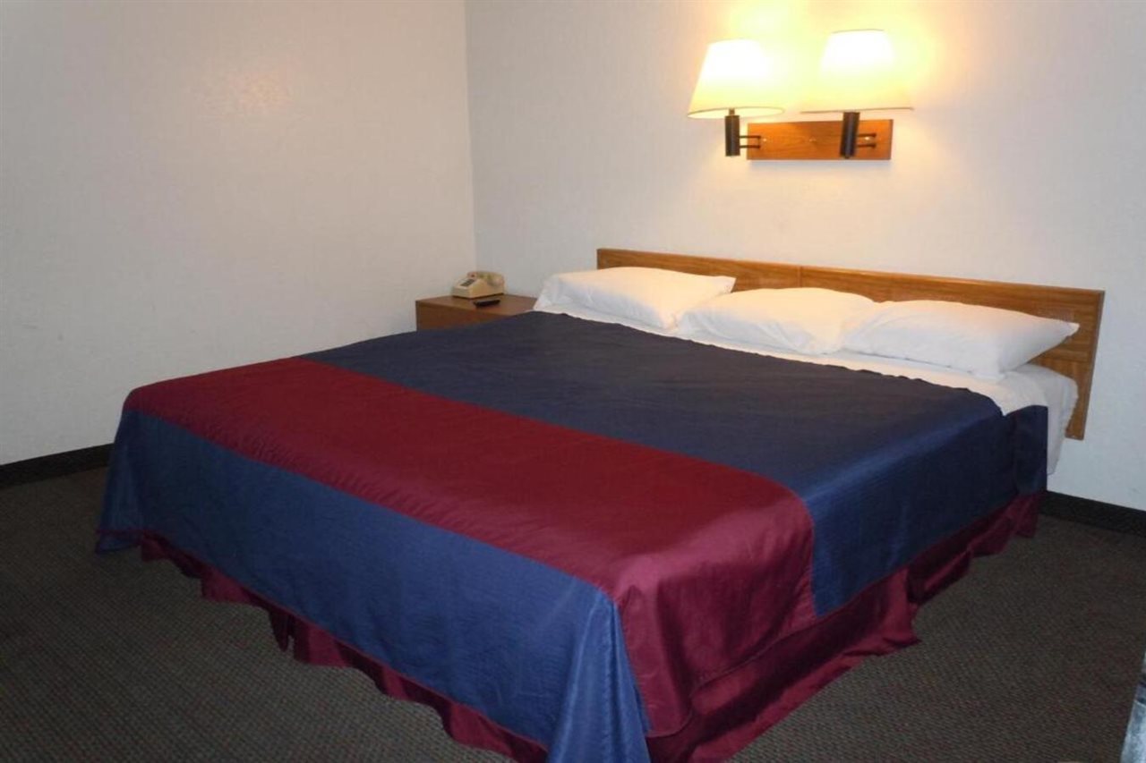 Travelodge by Wyndham Grand Rapids North - photo 6