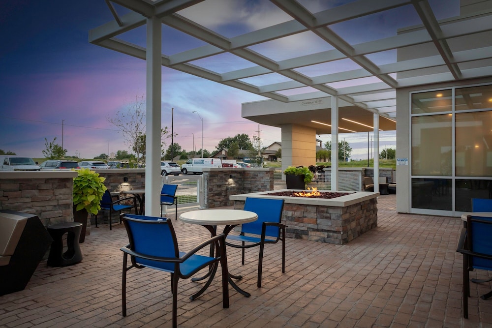 SpringHill Suites Kansas City Airport - photo 20