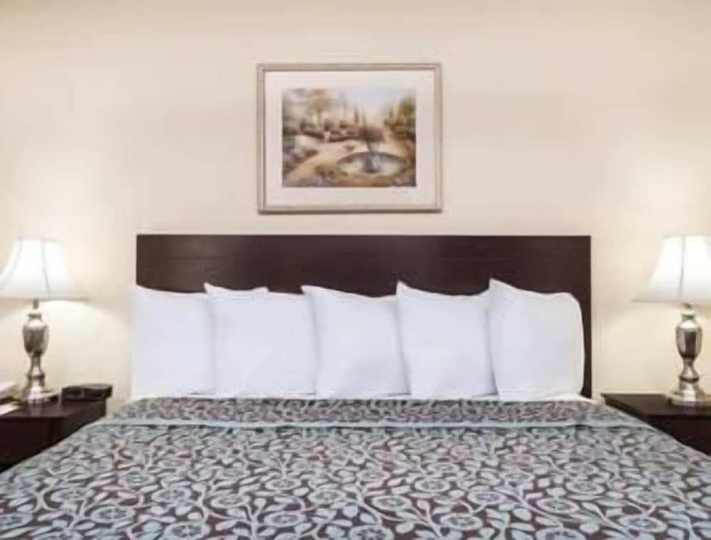 Travelodge Indianapolis Castleton - photo 14