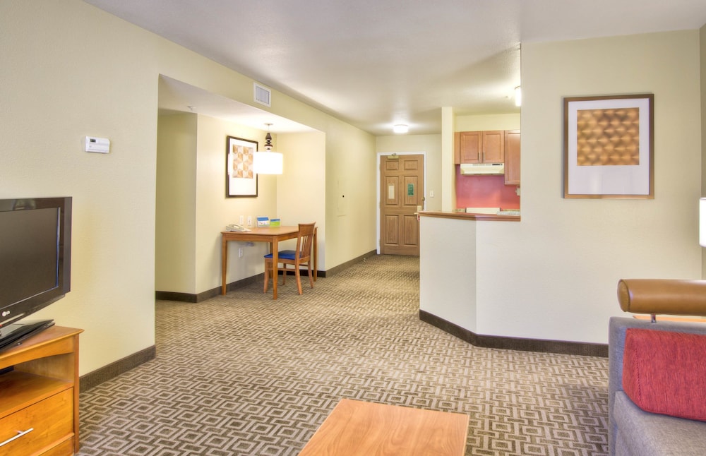 TownePlace Suites by Marriott Raleigh Cary Weston Parkway - photo 17