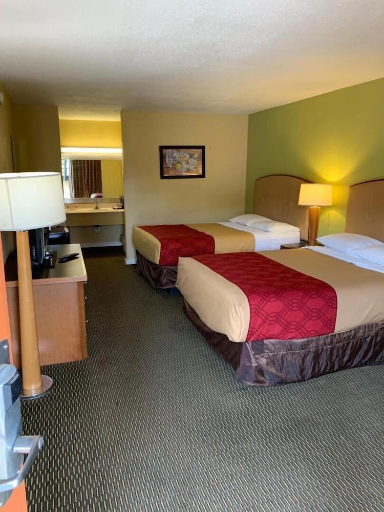 AmeriVu Inn & Suites Gilbertsville - photo 12