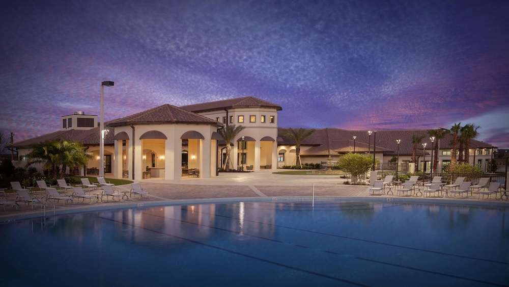 Spacious 6BR w Pool SPA With a Stunning Green View - photo 35