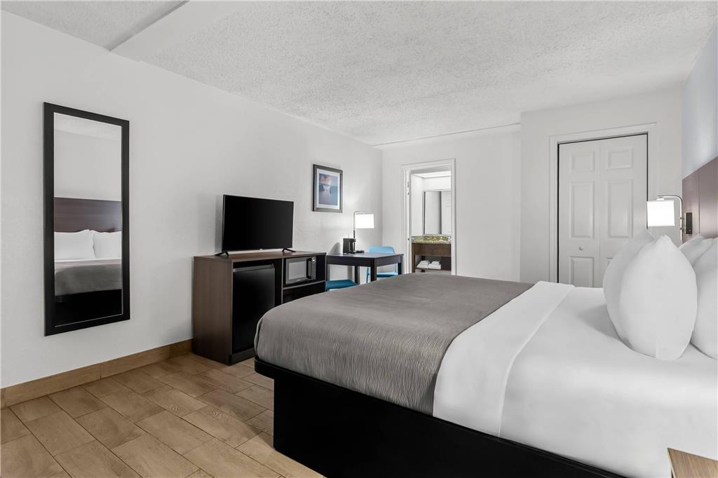 Quality Inn & Suites at Tropicana Field - photo 28