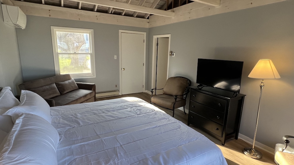 The High Tide Inn - photo 18