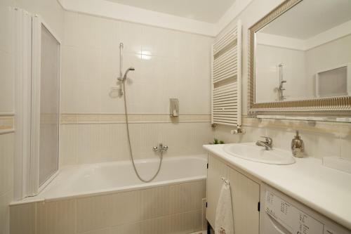 GDE Holló Apartments — 4-Star Luxury Hotel in Budapest, Hungary