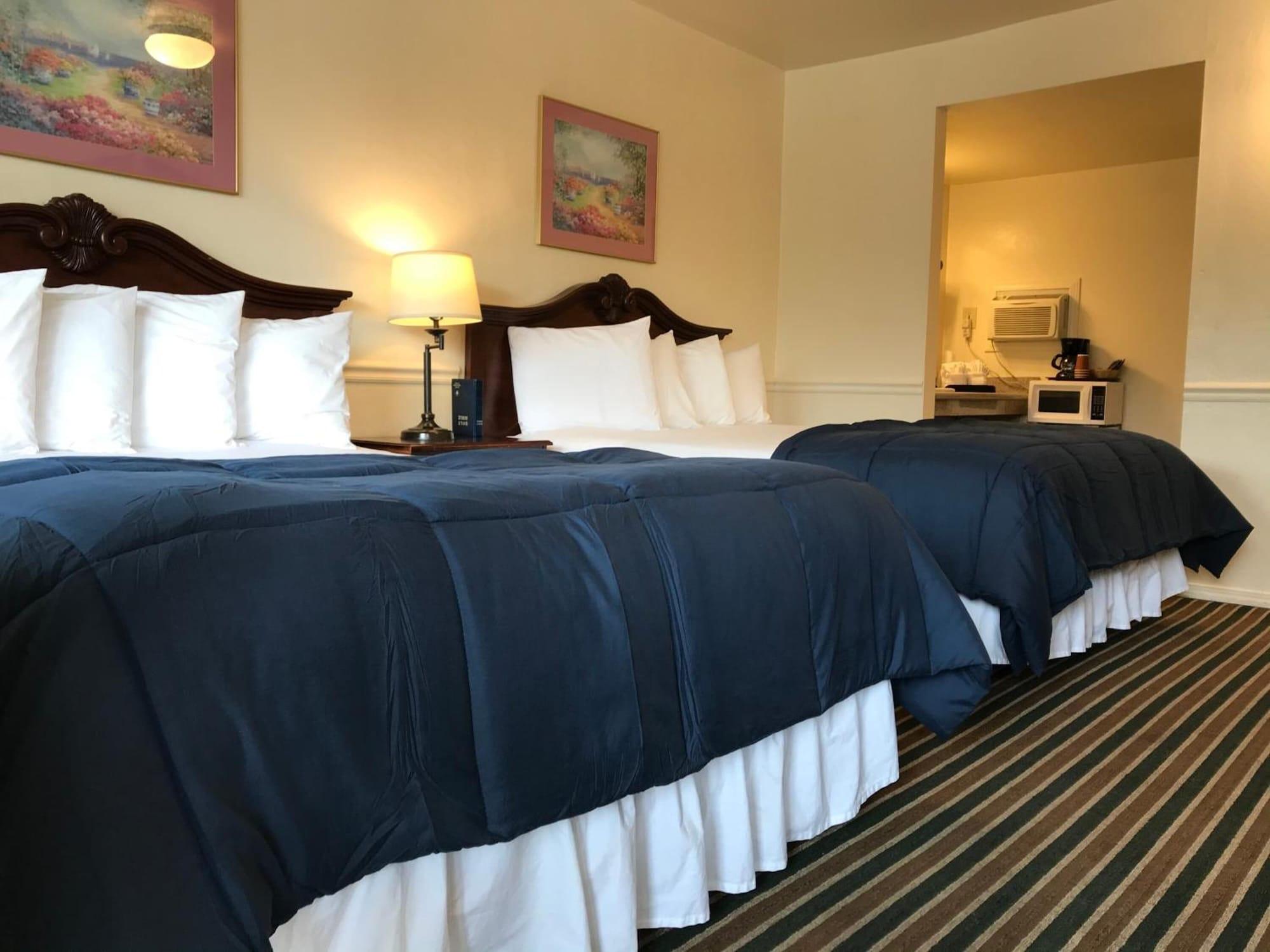 Monterey Pines Inn - photo 9