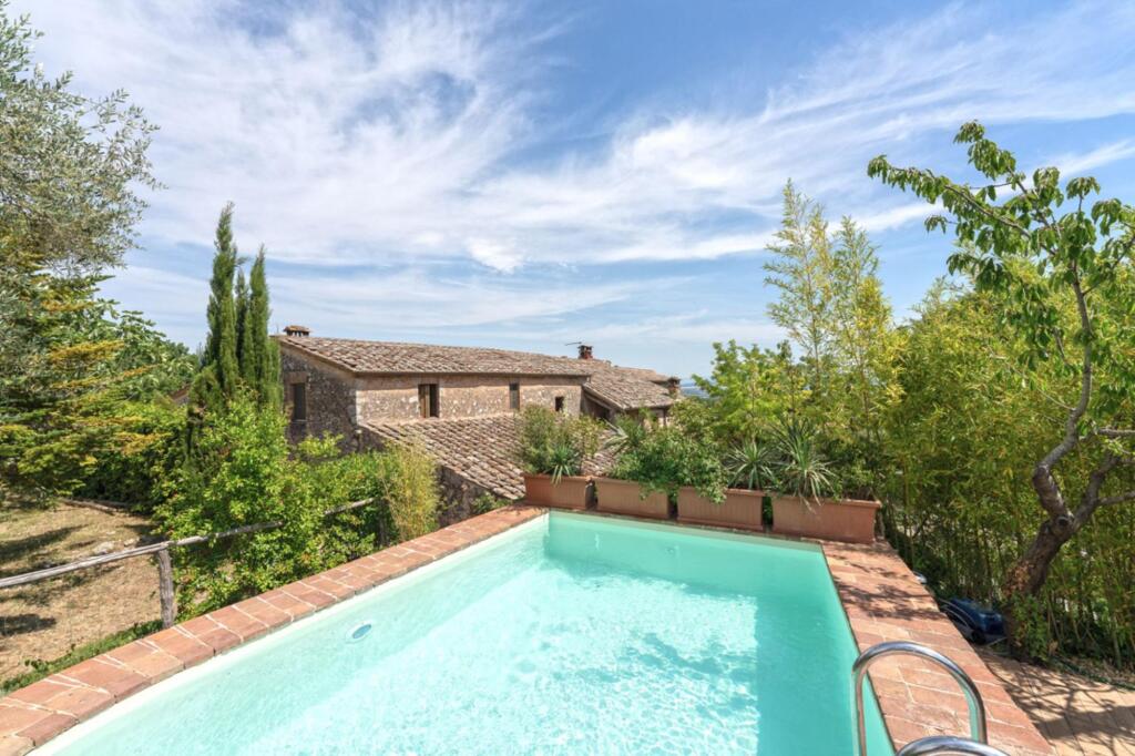 Podere Lorena — 4-Star Luxury Hotel in Monteriggioni, Italy