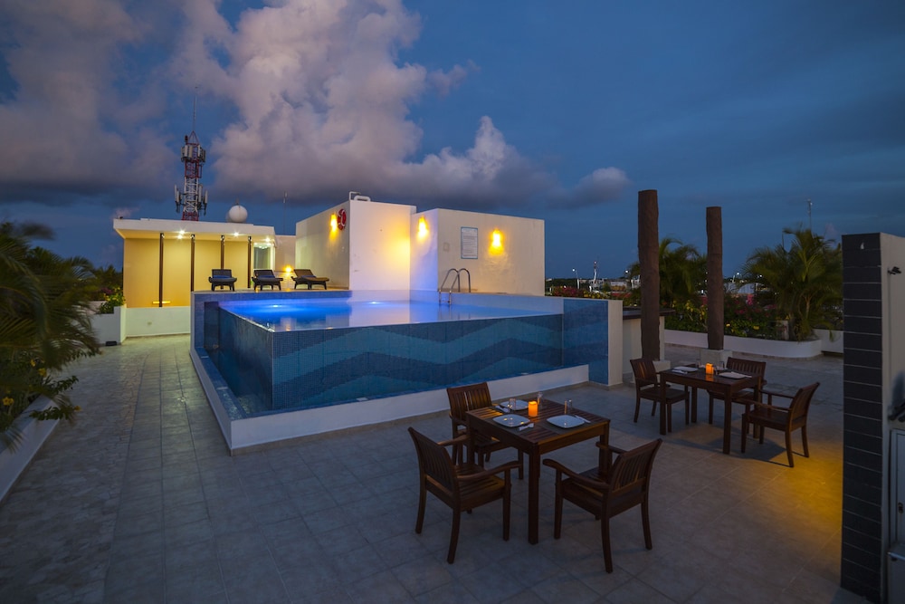 Rooftop pool