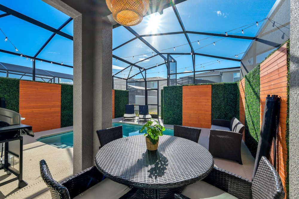 Opulent Retreat Themed Bedrooms and Pool Paradise - photo 11