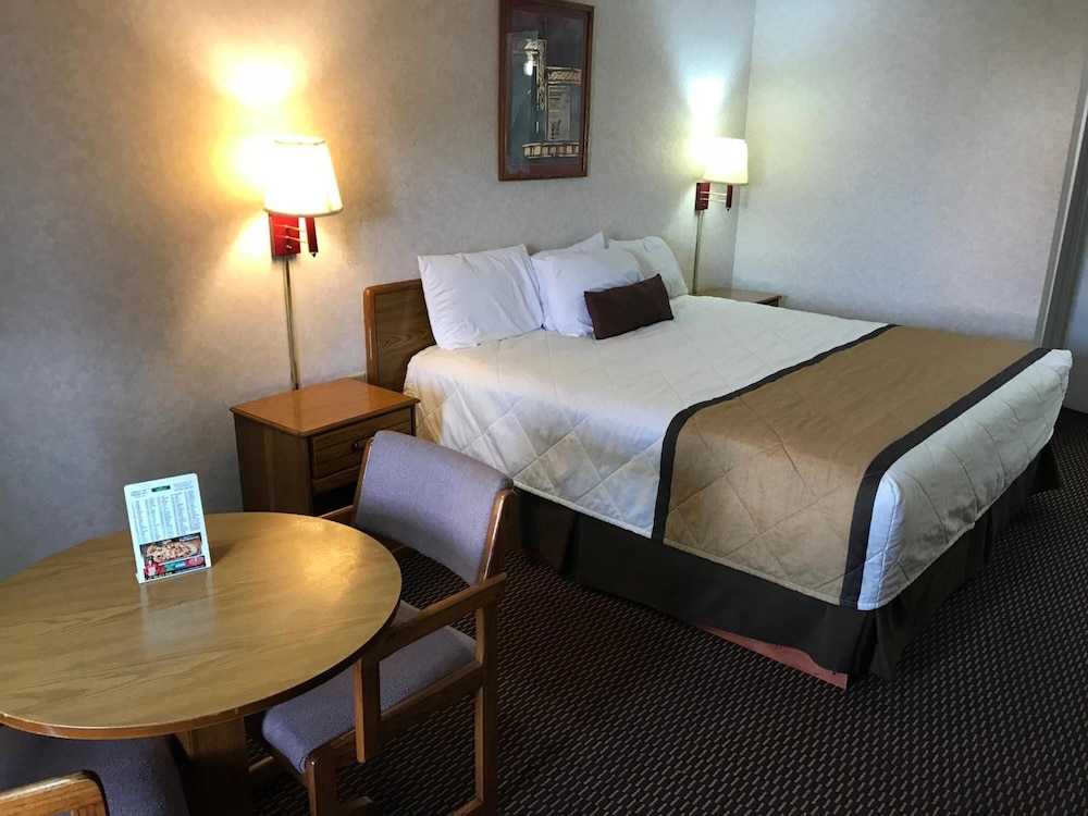 Econo Lodge Calhoun North Damascus - photo 40
