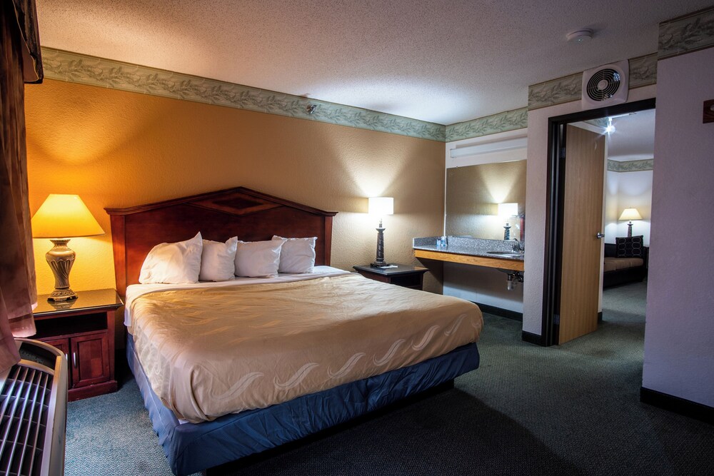 Blue Way Inn & Suites Eagan - photo 8
