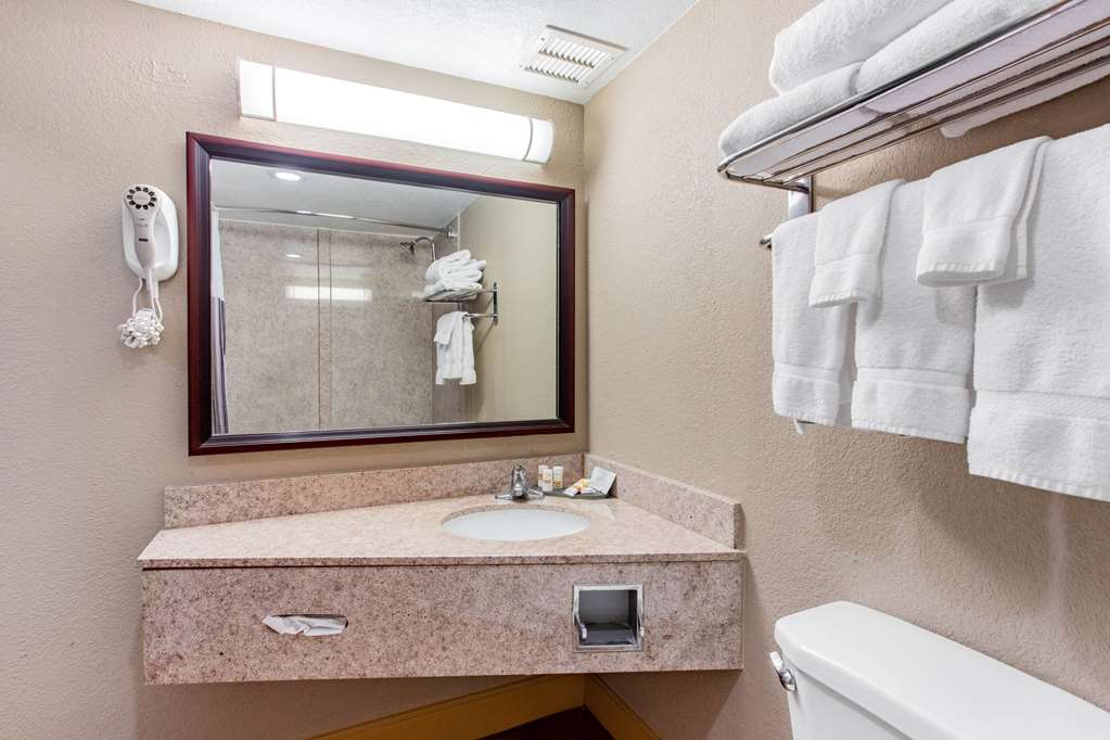 La Quinta Inn & Suites by Wyndham Indianapolis South - photo 12