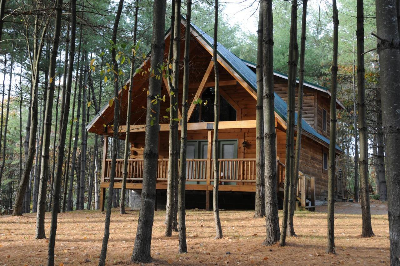 The Cabins at Pine Haven Beckley — 4-Star Luxury Hotel in Beaver, United States