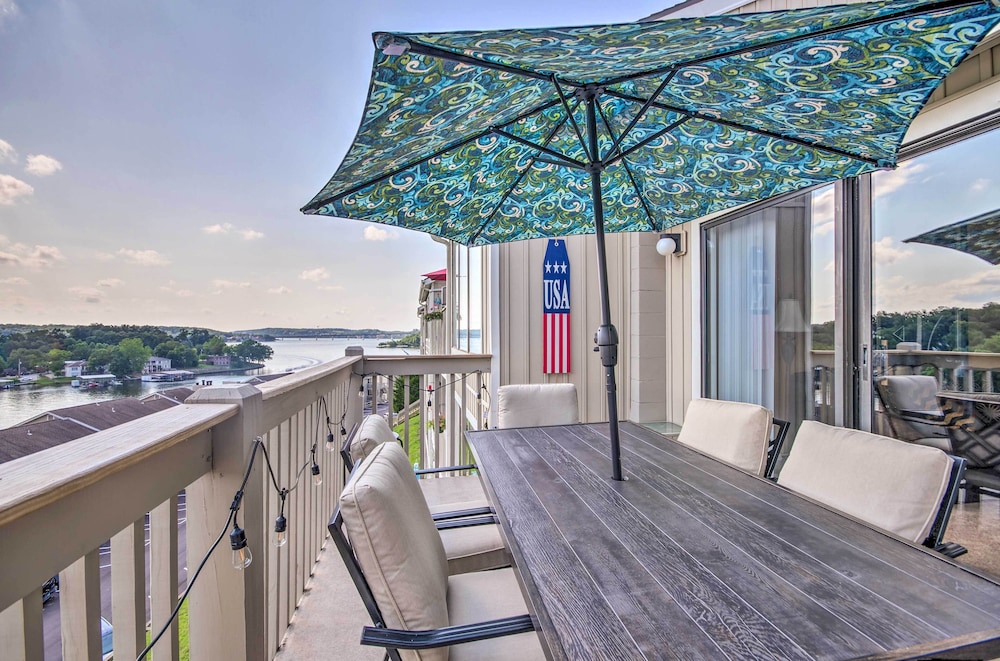 Osage Beach Condo with Shared Pool And Lake Views — 4-Star Luxury Hotel in Osage Beach, United States
