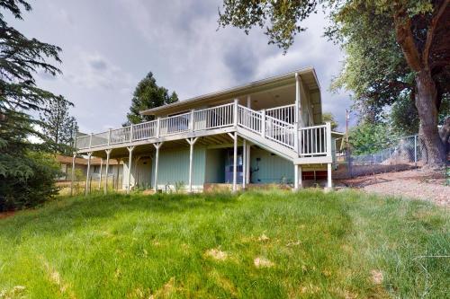 Cozy and Comfortable Yosemite Portal — 4-Star Luxury Hotel in Oakhurst, United States