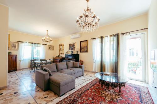 Eleganza e Arte a Città Giardino 5' Metro B — 4-Star Luxury Hotel in Rome, Italy