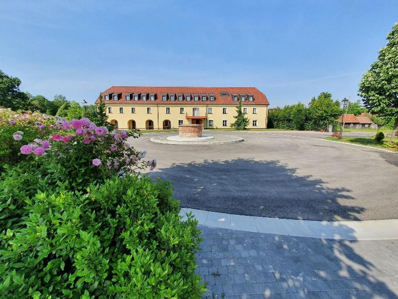 Hotel Dvorac Jurjevec - last minute hotel in Lekenik