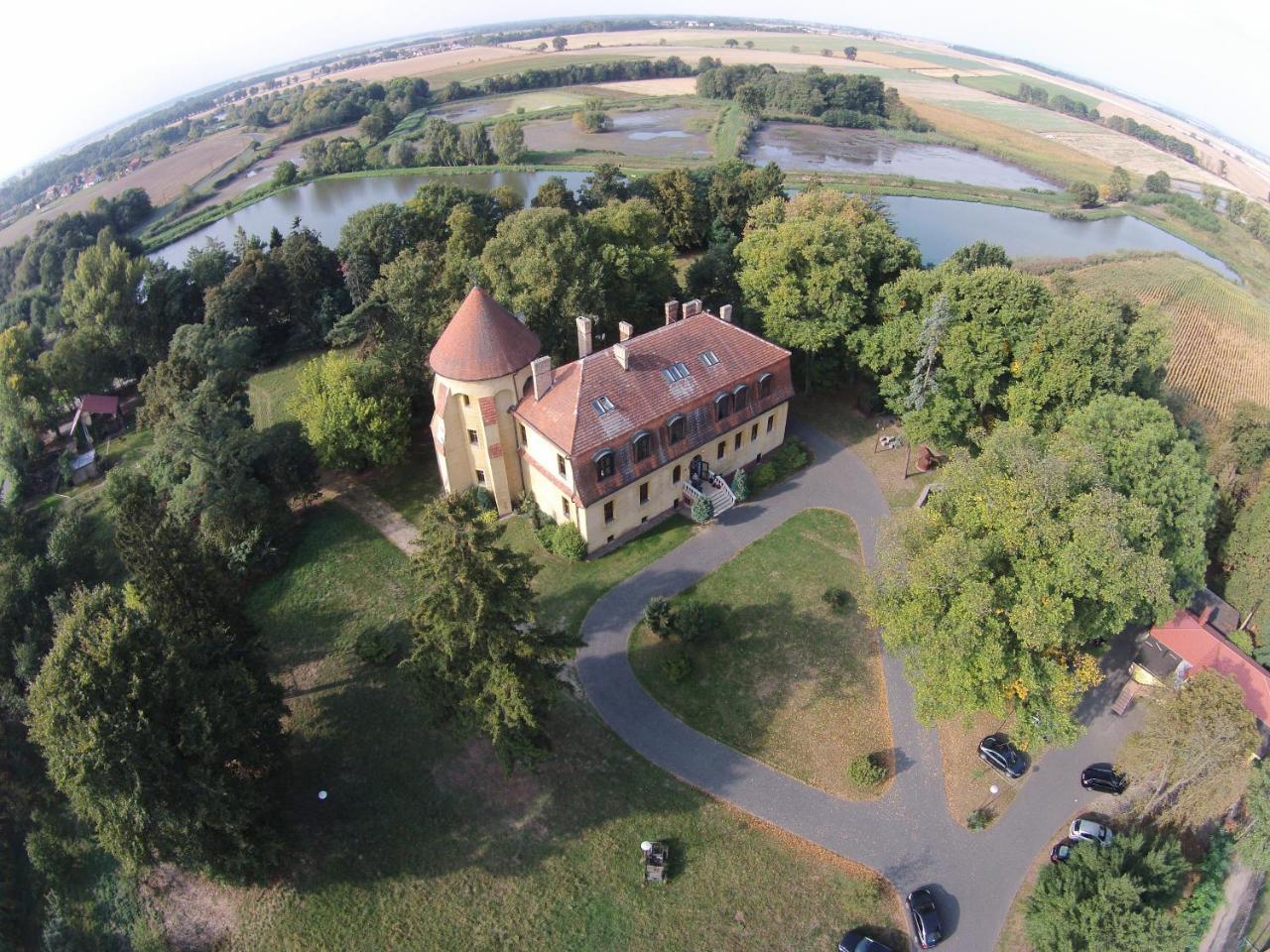 Zamek Dobra - last minute hotel in Dobroszyce