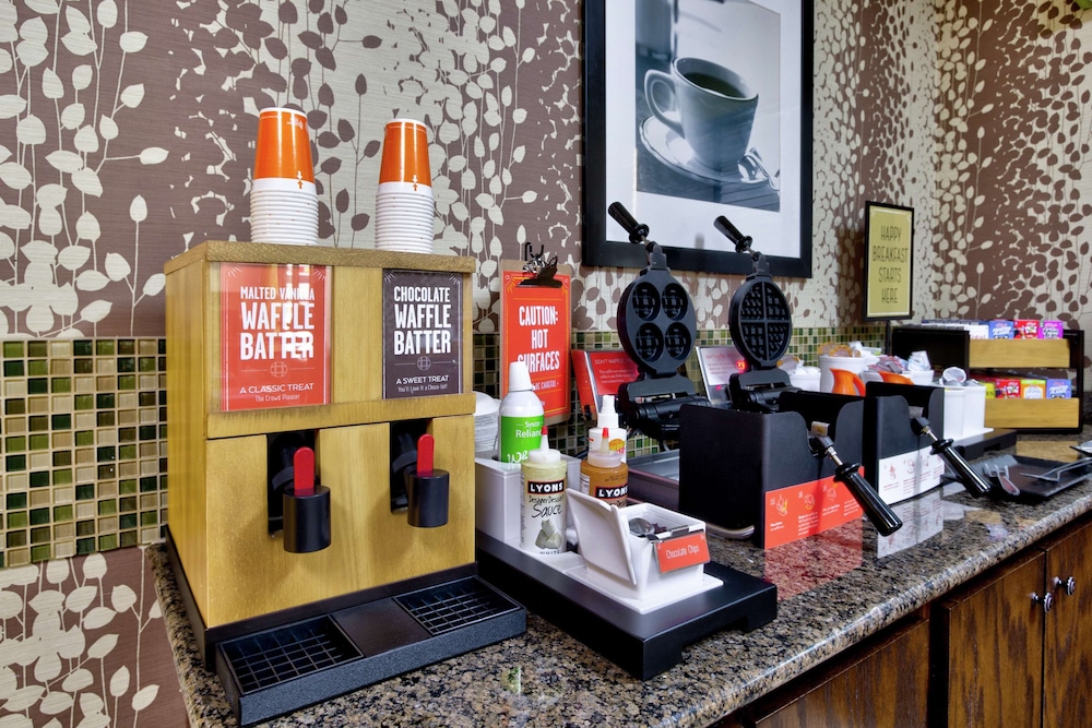 Hampton Inn Salina - photo 32