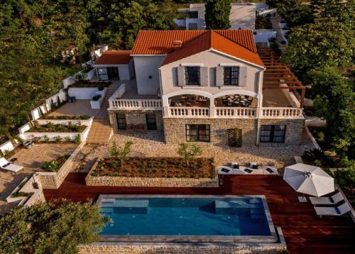 Stunning Korcula Villa 4 Bedrooms Villa Waterfront Dream Cinema Room — 4-Star Luxury Hotel in Korcula, Croatia