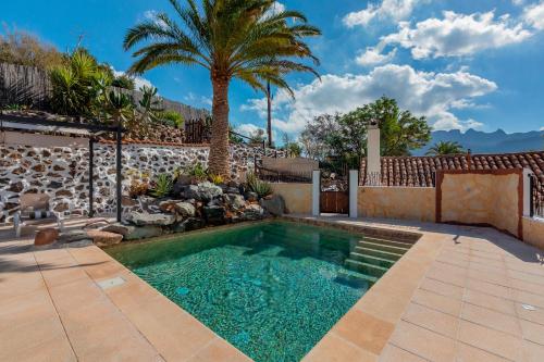 Las Casas de la Rueda El Patio — 4-Star Luxury Hotel in Santa Lucia, Spain