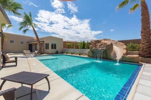 Private Pool Pickleball 4 King Suites Sleeps 28 Sand Hollow Springs in Hurricane, United States