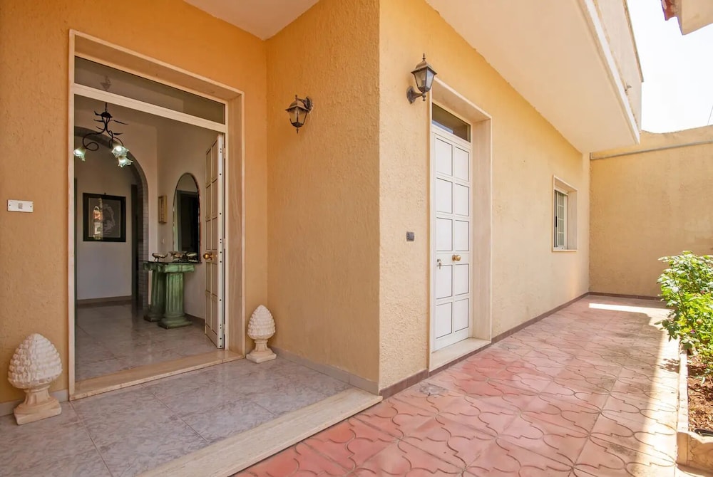 Villa Porto Cesareo Con Parcheggio — 4-Star Luxury Hotel in Porto Cesareo, Italy