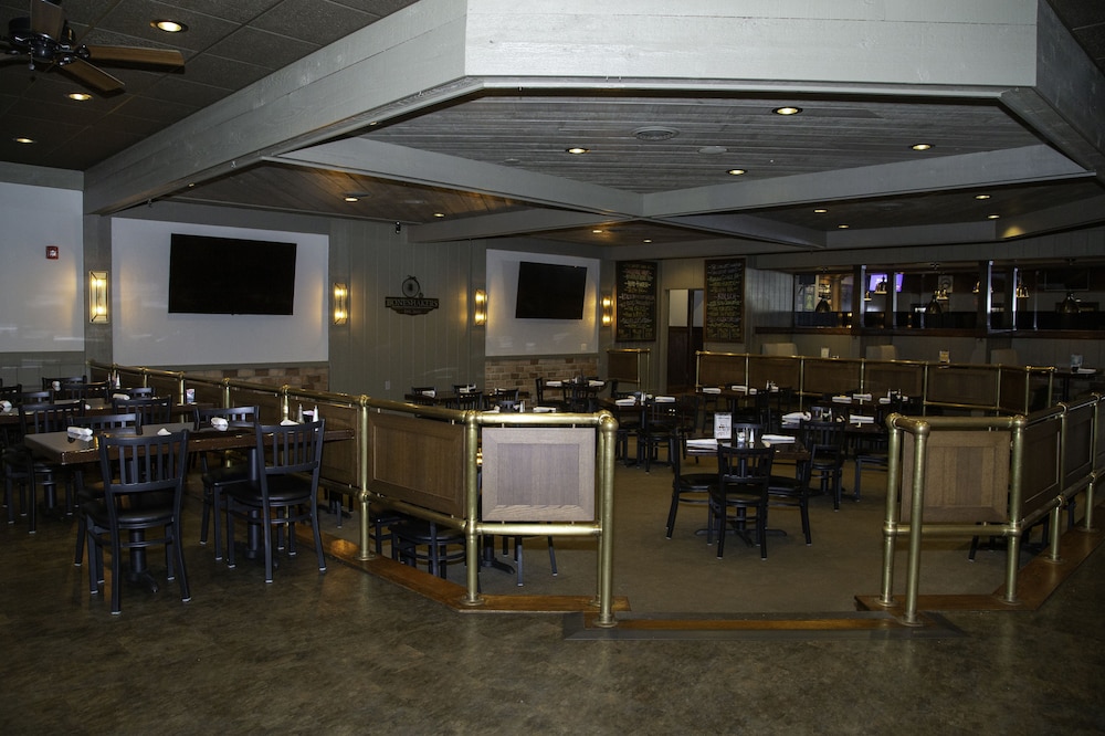 The Stables Inn and Suites - photo 22