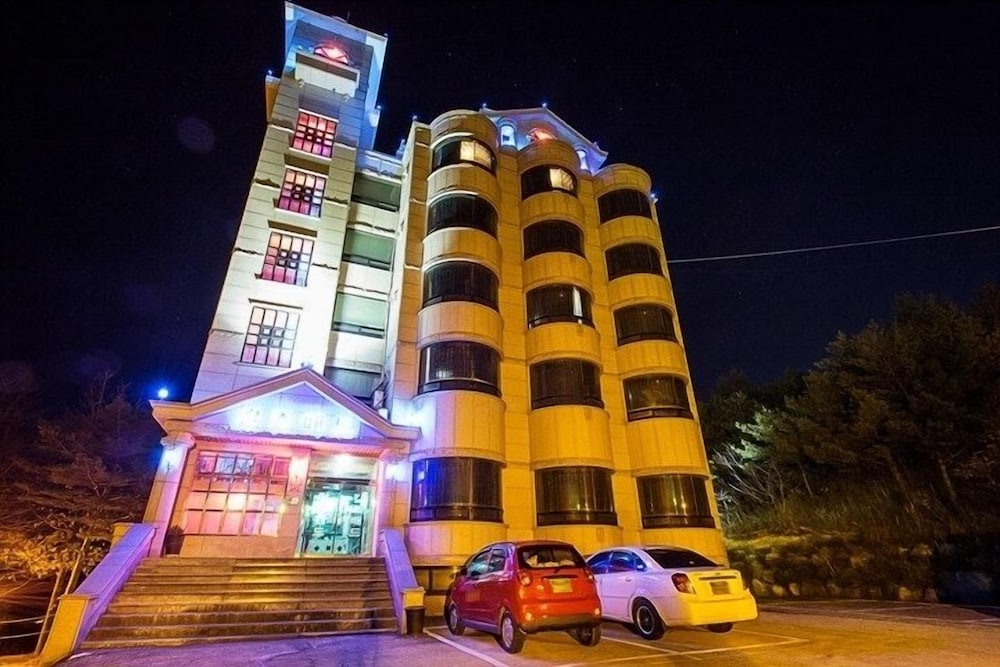 Carlsbed Motel in Sokcho, South Korea