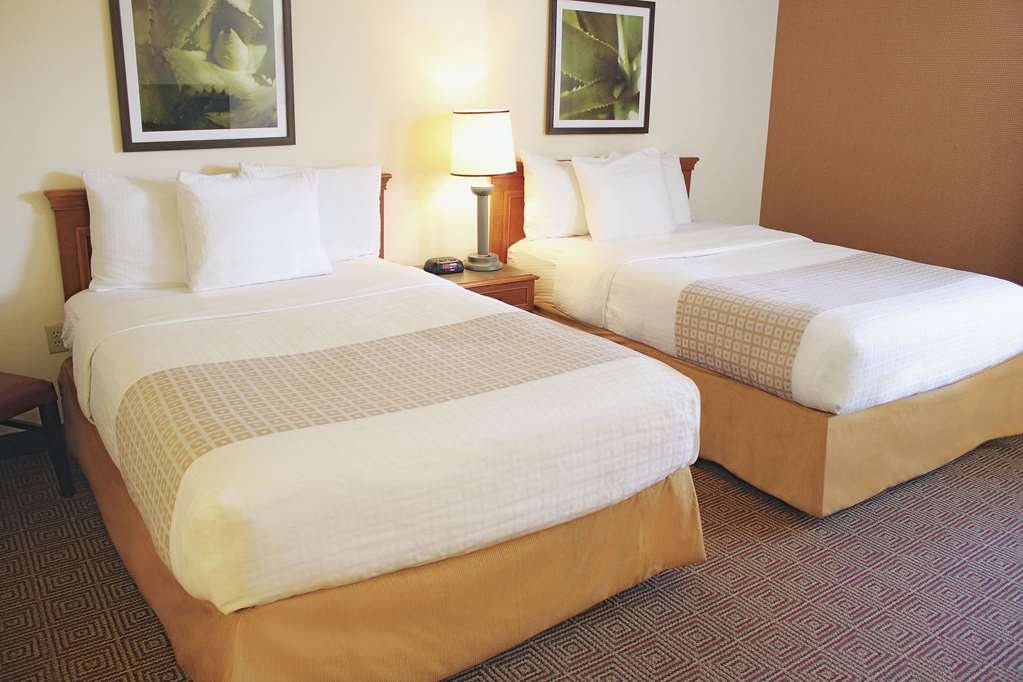 La Quinta Inn & Suites by Wyndham Sawgrass - photo 8