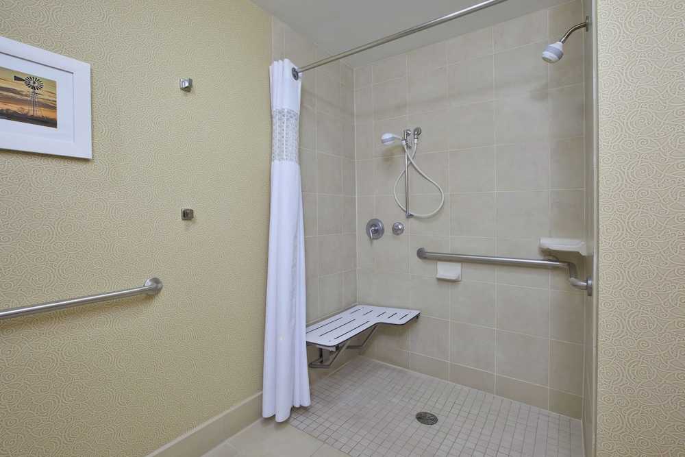 Hampton Inn & Suites Wichita Northeast - photo 19