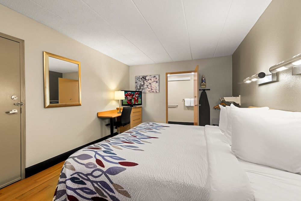 Red Roof Inn Salem - photo 5