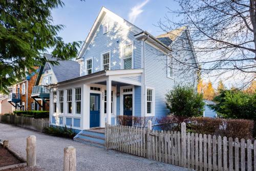 Endless Summer by Seabrook Hospitality in Huntington Beach, United States