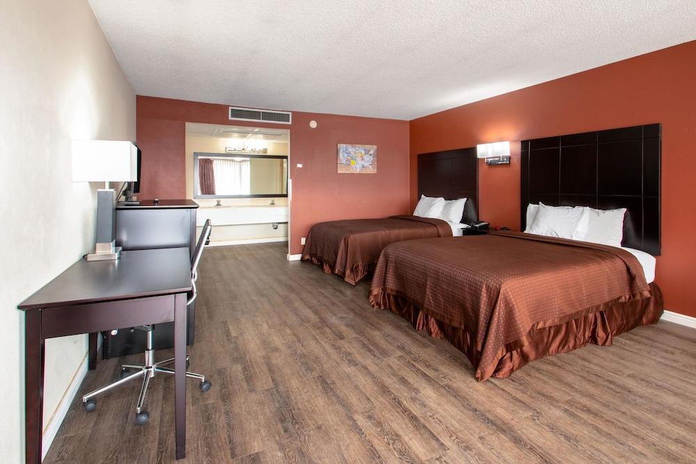 Econo Lodge Elko Downtown Area - photo 15