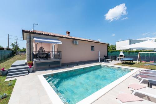 Villa Daris — 4-Star Luxury Hotel in Nedescina, Croatia