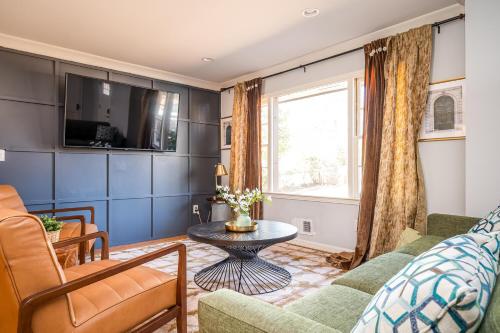 4BR 3BA Luxurious Decatur Home w Patio & Backyard — 4-Star Luxury Hotel in Decatur, United States