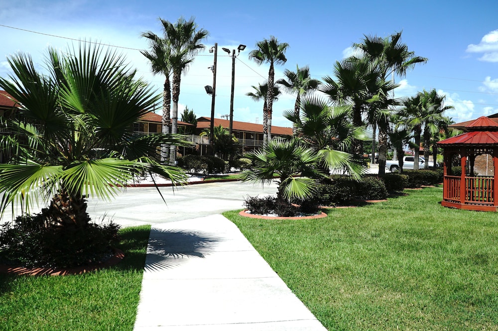Savannah Inn and Suites - photo 22
