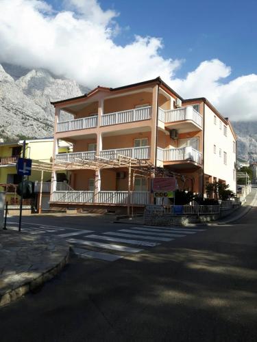 House Vida Goraleks — 4-Star Luxury Hotel in Baska Voda, Croatia