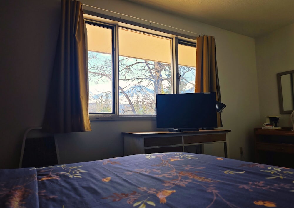 Cozy Corner Motel & Restaurant — Haines Junction — photo 5