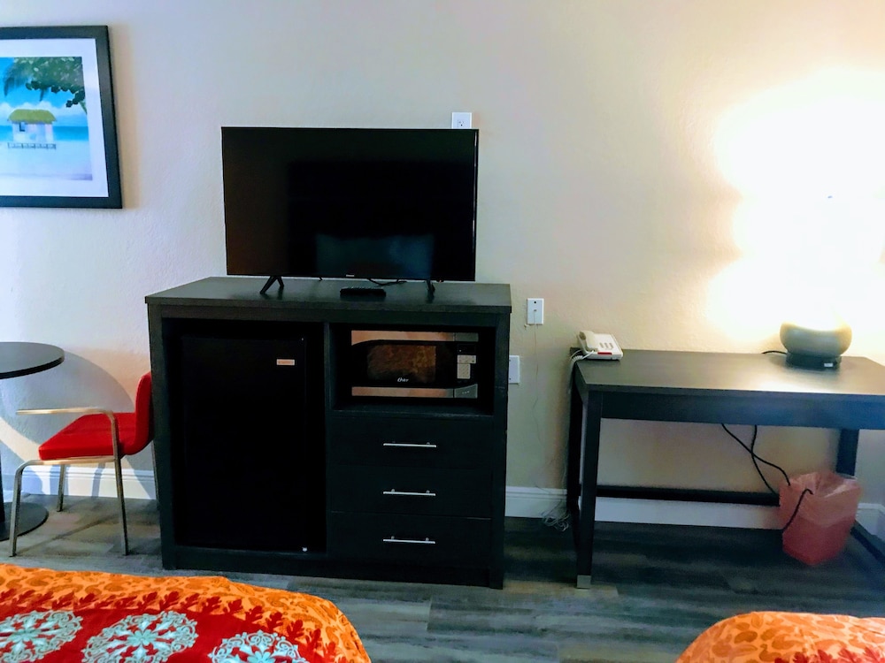 Tropical Inn & Suites - photo 24