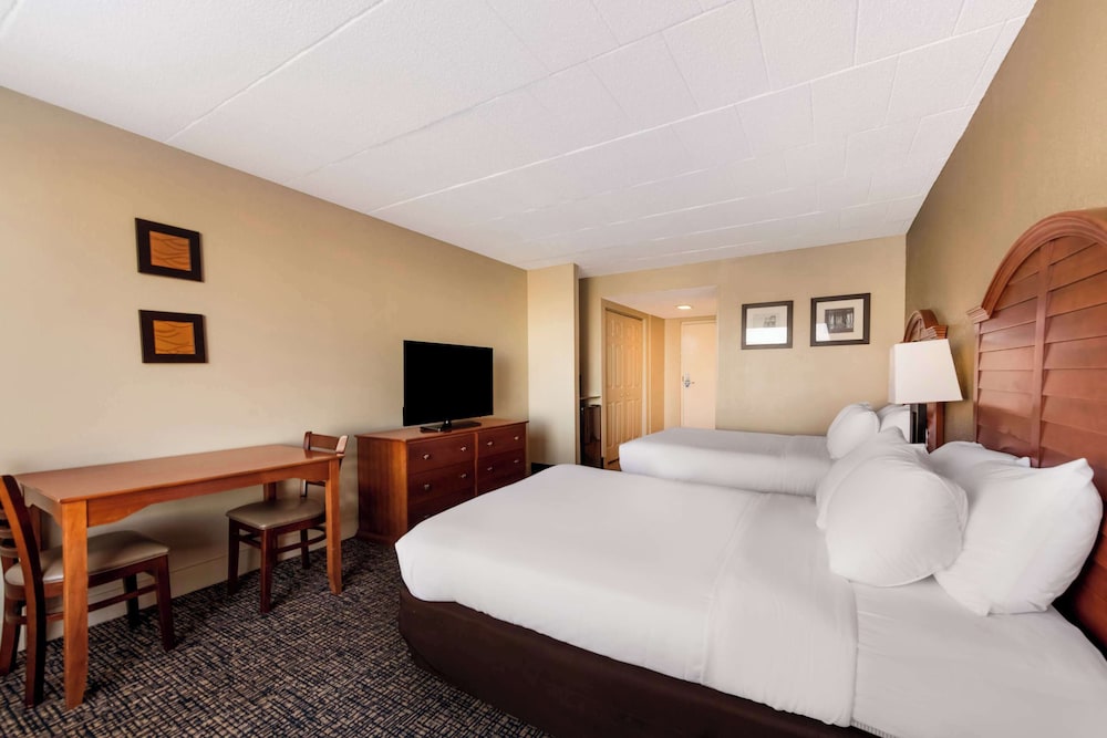 Comfort Inn South Oceanfront - photo 24