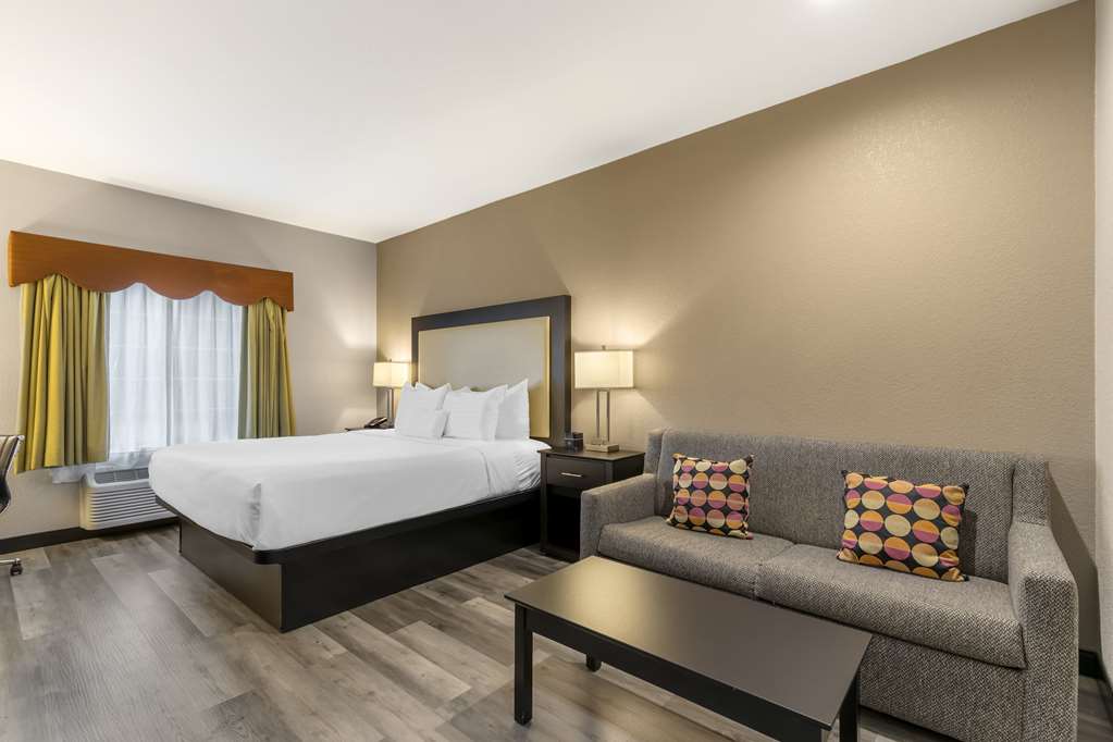 Best Western Plus Des Moines West Inn & Suites - photo 36