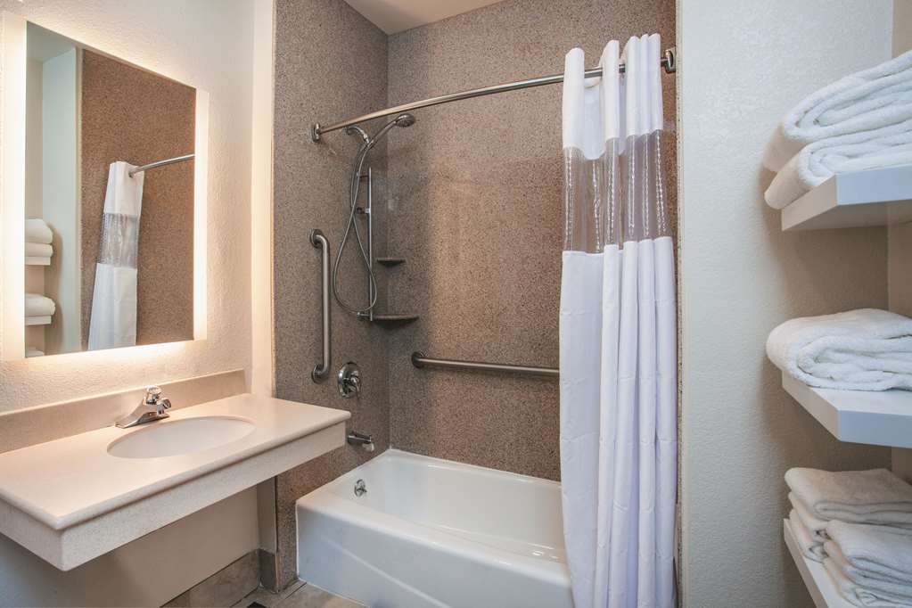 La Quinta Inn & Suites by Wyndham Dublin Pleasanton - photo 14