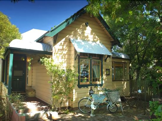 Leura Lady in Leura, Australia