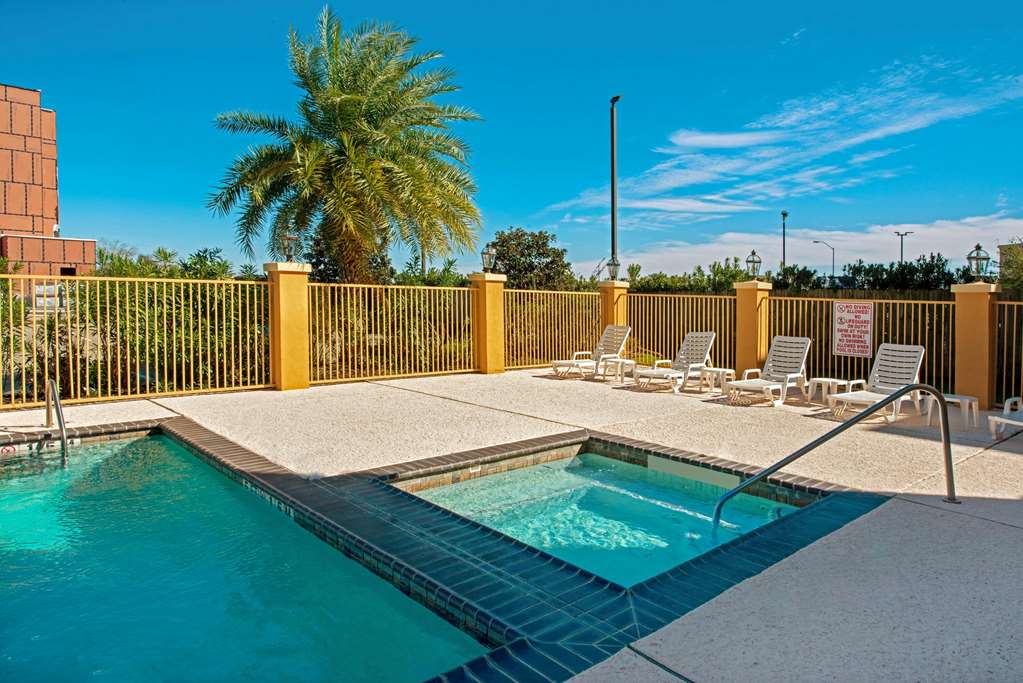La Quinta Inn & Suites by Wyndham Port Arthur - photo 10