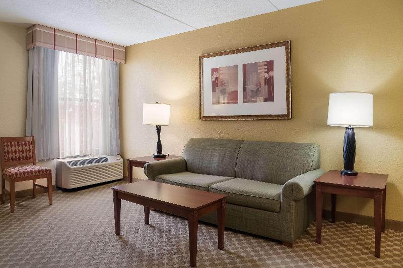 Quality Inn & Suites - photo 18